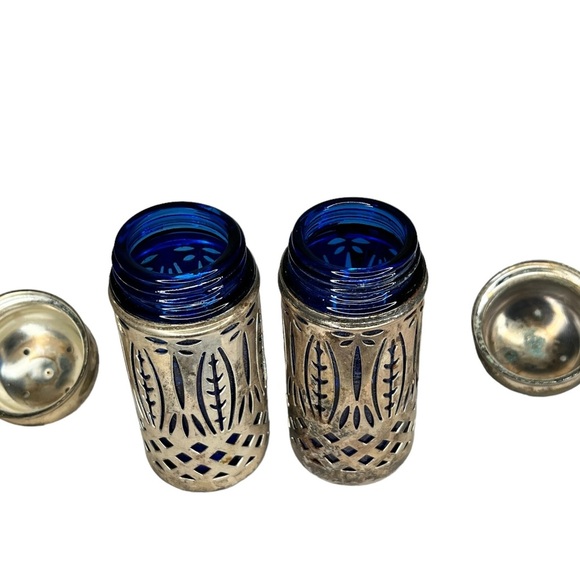 Vintage Silver Plate Cobalt Blue Salt &‎ Pepper Shakers - Picture 5 of 6